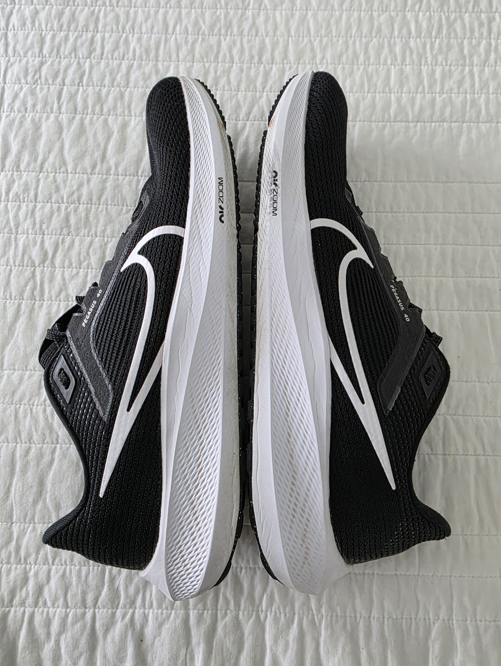 Nike Pegasus 40 Men's Size 11.5 Black and White Running Sneakers - Picture 6 of 16